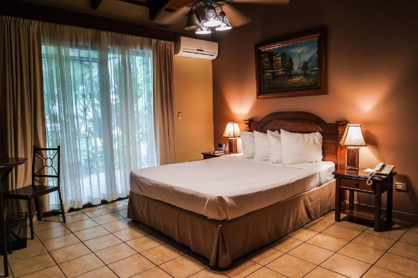 La Riviera Hotel B&B (San Antonio)